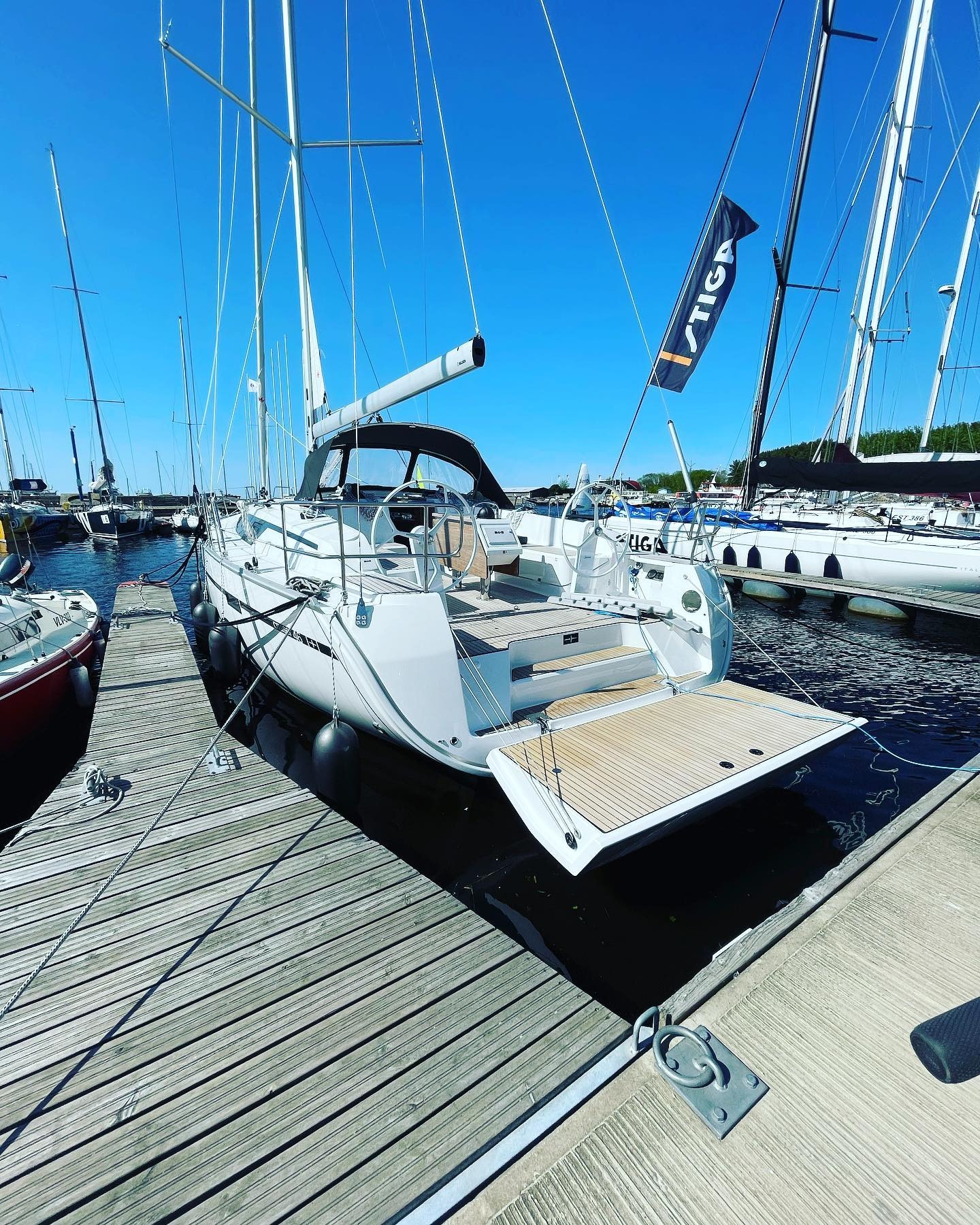 Limousine + Sailing VIP Package